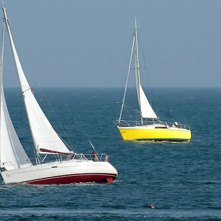 T2 Renove Face Avec Balcon, A 150m De La Et 300m Des Commerces - Fr-1-92-611 Апартаменты *