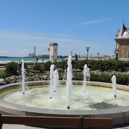 Apartamento T2 Renove Face Avec Balcon, A 150m De La Et 300m Des Commerces - Fr-1-92-611