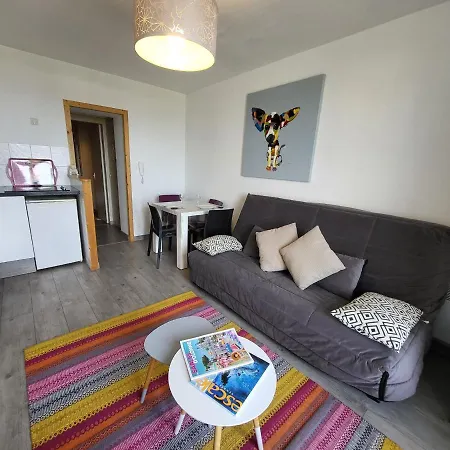 Apartamento T2 Rénové Face Avec Balcon, à 150m De La Et 300m Des Commerces - Fr-1-92-611