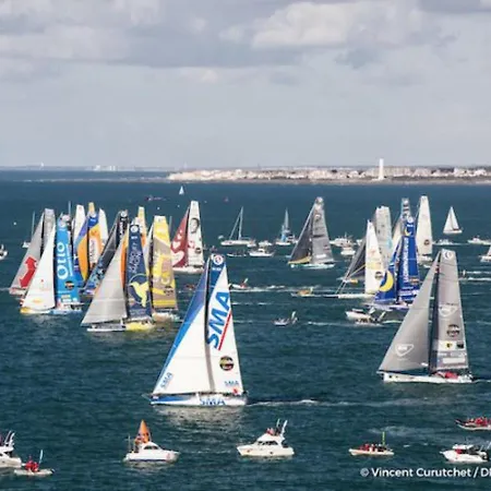 T2 Renove Face Avec Balcon, A 150m De La Et 300m Des Commerces - Fr-1-92-611 아파트