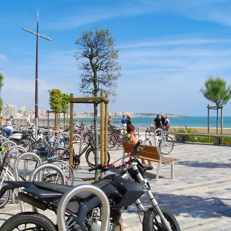 T2 Renove Face Avec Balcon, A 150m De La Et 300m Des Commerces - Fr-1-92-611 Apartman *