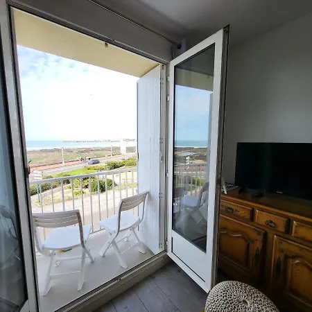 T2 Renove Face Avec Balcon, A 150m De La Et 300m Des Commerces - Fr-1-92-611 Apartman